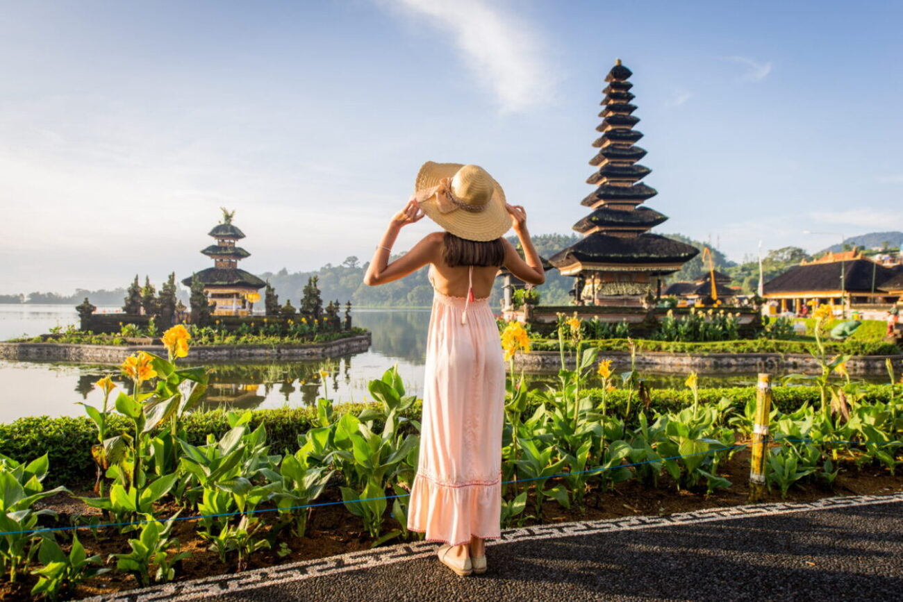 Young woman at the Pura Ulun Danu Bratan, Bali