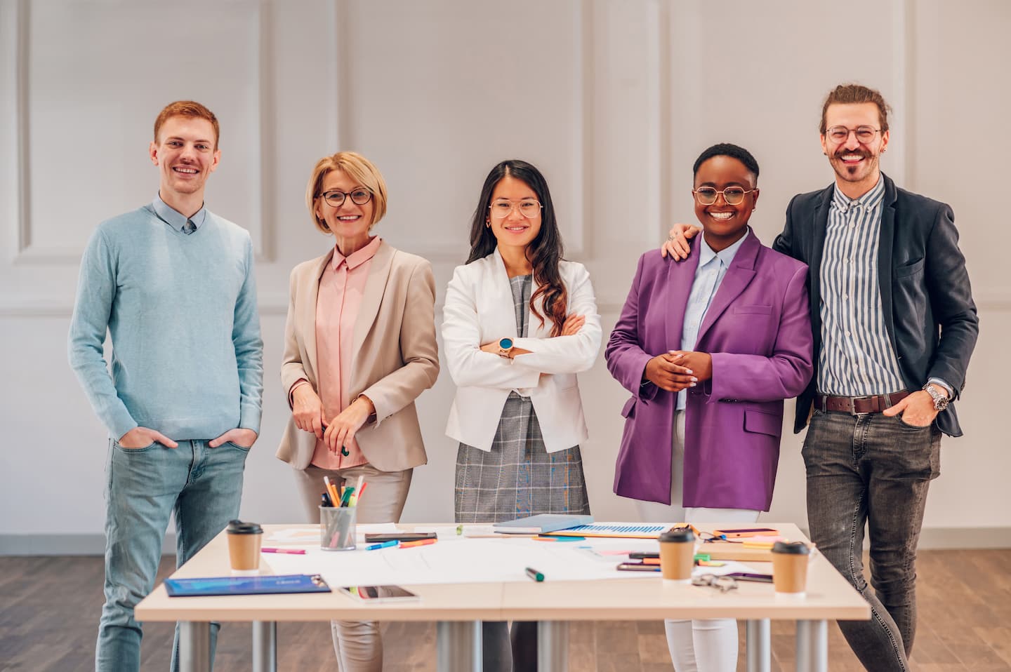 multiracial-business-group-of-people-having-a-meet-3W854VV.jpg